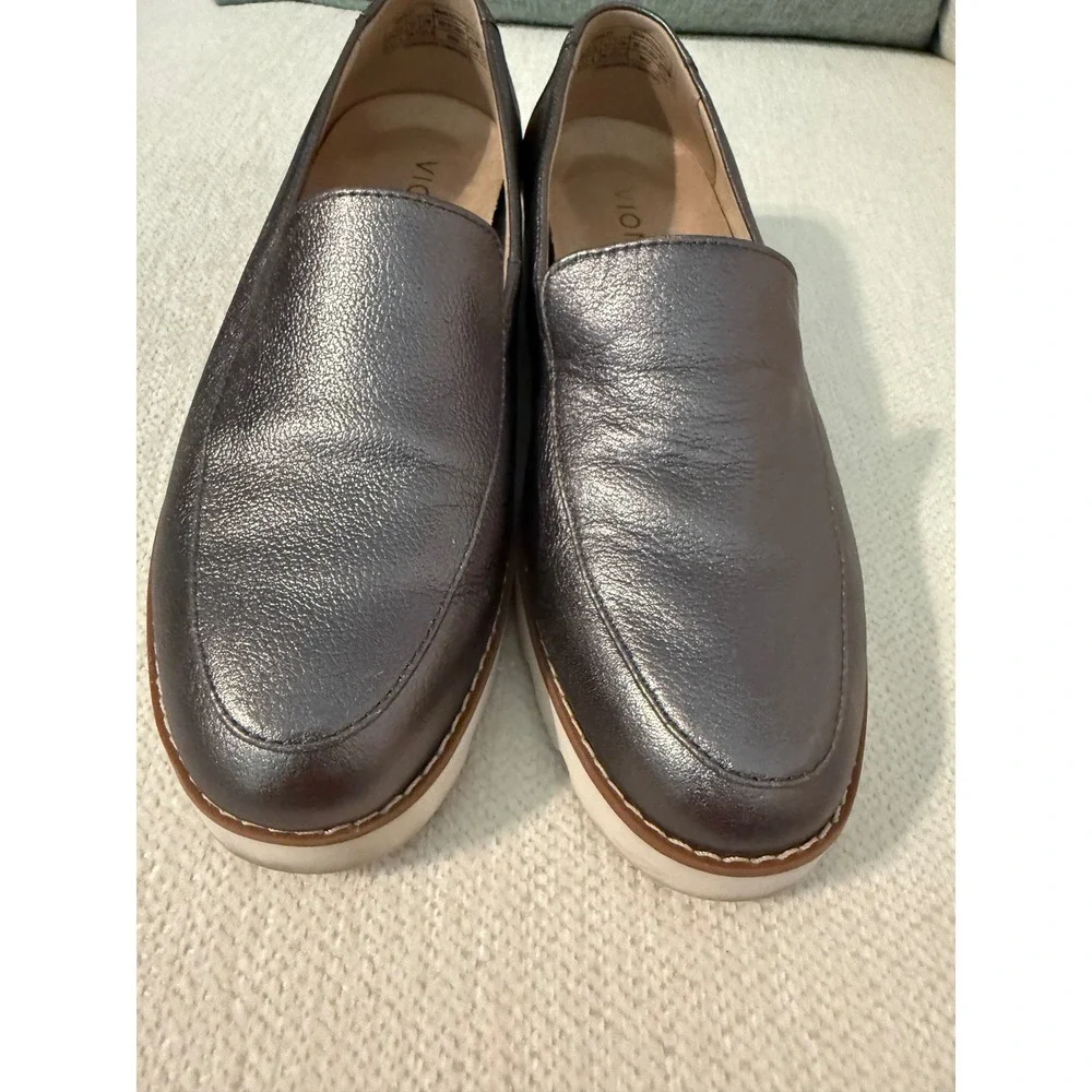 Vionic Kensley Pewter Metallic Leather Lug Sole Platform Loafers Womens 6.5 Wide